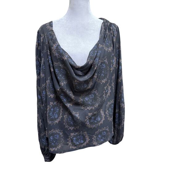Free People Tops - FREE PEOPLE Cowling Around Top in Midnight  Size XS Gray Medallion